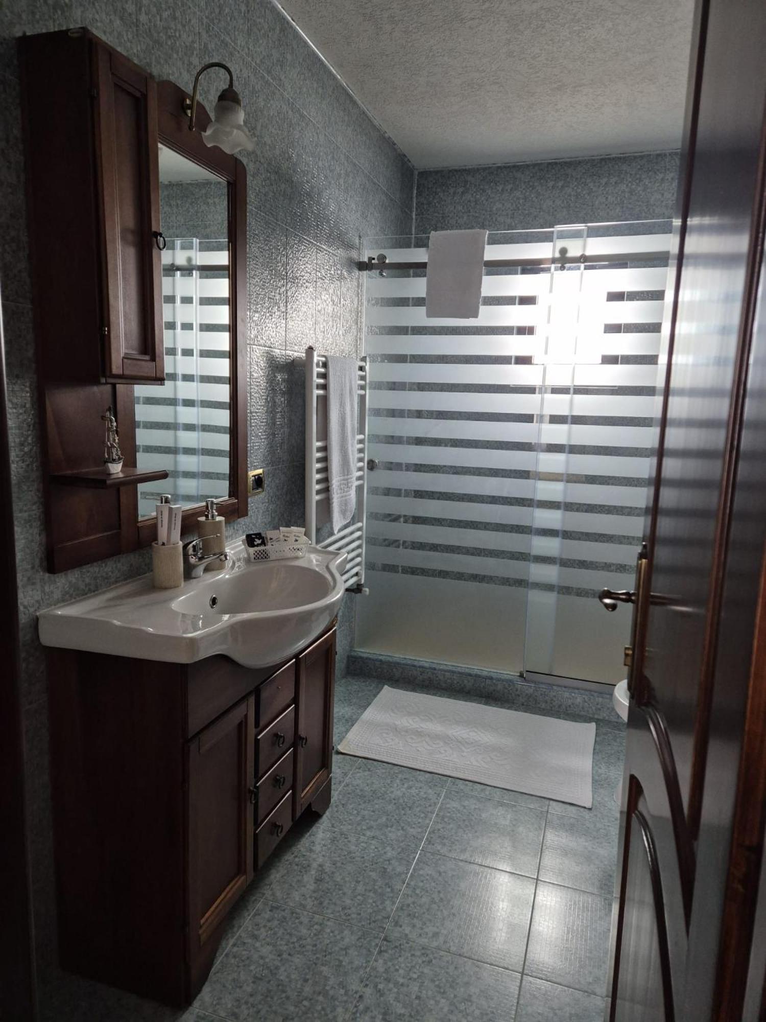 Cameră dublă cu baie privată